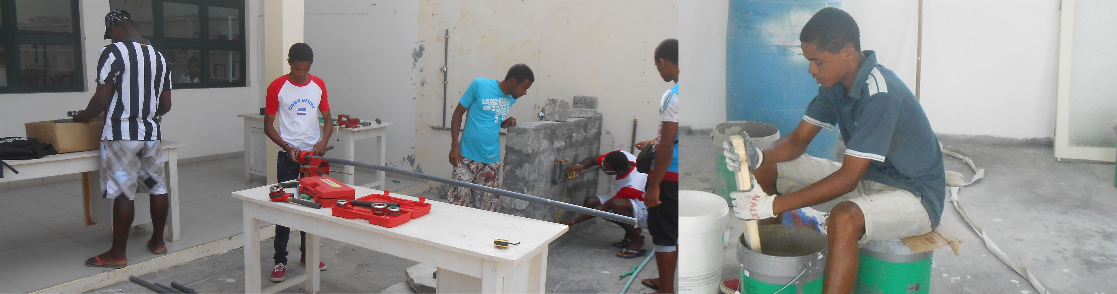 Fotografie di studenti impegnati in prove pratiche di impianti idraulici e preparazione del cemento